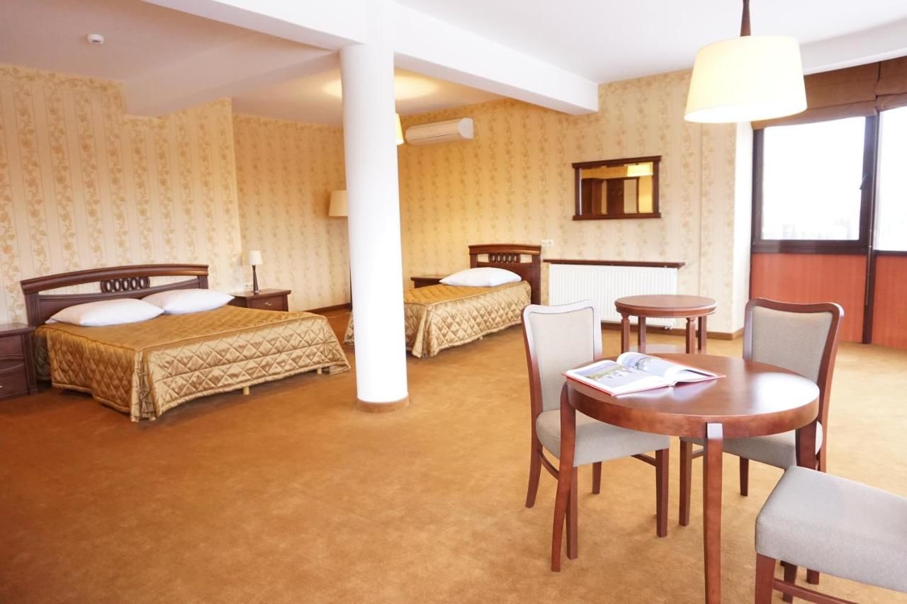 Отель Hotel Mistral Марки-44