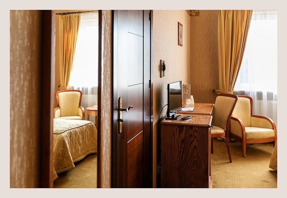 Отель Hotel Mistral Марки-60