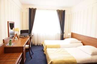 Отель Hotel Mistral Марки Стандартный двухместный номер с 2 отдельными кроватями-2