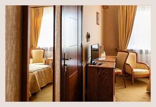 Отель Hotel Mistral Марки Стандартный двухместный номер с 2 отдельными кроватями-4