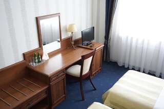 Отель Hotel Mistral Марки Стандартный двухместный номер с 2 отдельными кроватями-5