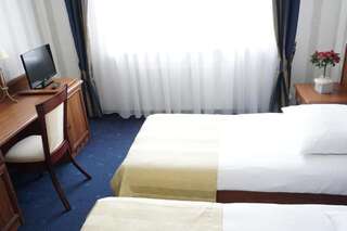 Отель Hotel Mistral Марки Стандартный двухместный номер с 2 отдельными кроватями-9