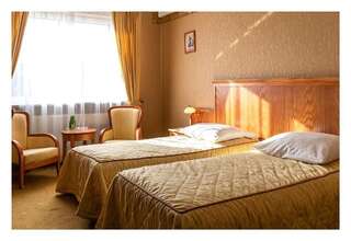 Отель Hotel Mistral Марки Стандартный двухместный номер с 2 отдельными кроватями-11