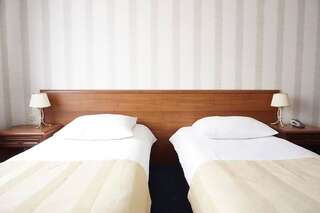 Отель Hotel Mistral Марки Стандартный двухместный номер с 2 отдельными кроватями-13