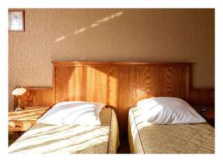 Отель Hotel Mistral Марки Стандартный двухместный номер с 2 отдельными кроватями-22